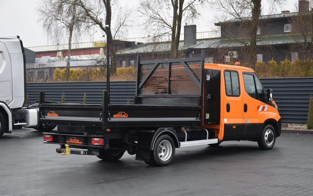 Iveco DAILY 35C16 / 2.3 - 160 KM / BRYGADÓWKA / 6 OSOBOWY / DOSTAWCZE / SKRZYNIA / KLIMA / NAWIGACJA / KAMERA COFANIA / TEMPOMAT / SERWISOWANY / SPROWADZONY - الشاحنات الصغيرة كابينة مزدوجة: صورة 5 Iveco DAILY 35C16 / 2.3 - 160 KM / BRYGADÓWKA / 6 OSOBOWY / DOSTAWCZE / SKRZYNIA / KLIMA / NAWIGACJA / KAMERA COFANIA / TEMPOMAT / SERWISOWANY / SPROWADZONY - الشاحنات الصغيرة كابينة مزدوجة: صورة 5