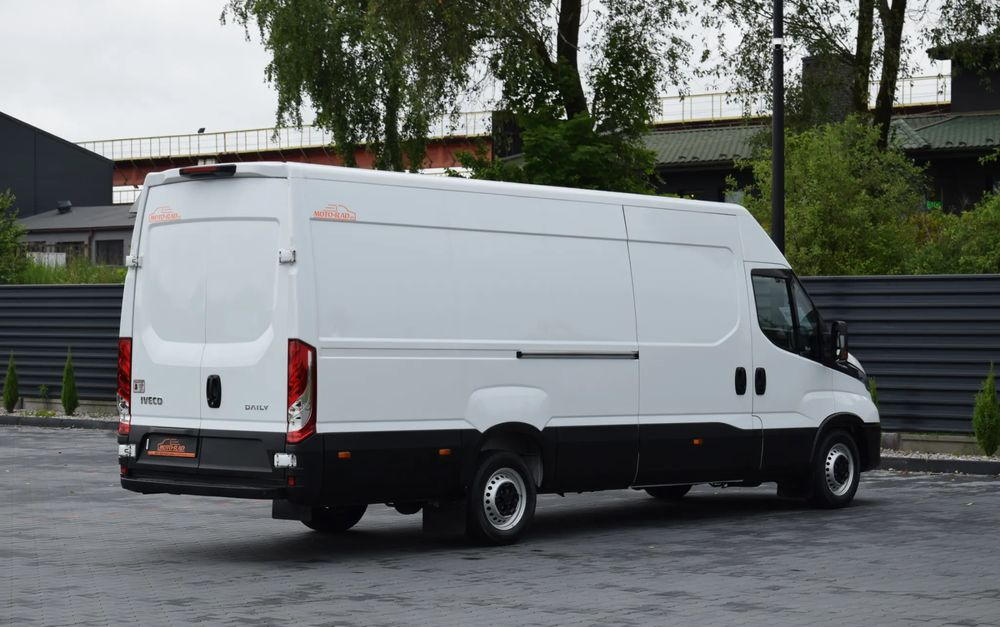 Iveco DAILY MAXI 35S16 / 2.3 - 160 KM / AUTOMAT HI-MATIC / NOWY MODEL / 3 OSOBY / DOSTAWCZE / BLASZAK / KLIMA / CZUJNIKI COFANIA / NISKI PRZEBIEG / 2022 / SERWISOWANY / Z NIEMIEC - فان: صورة 5 Iveco DAILY MAXI 35S16 / 2.3 - 160 KM / AUTOMAT HI-MATIC / NOWY MODEL / 3 OSOBY / DOSTAWCZE / BLASZAK / KLIMA / CZUJNIKI COFANIA / NISKI PRZEBIEG / 2022 / SERWISOWANY / Z NIEMIEC - فان: صورة 5