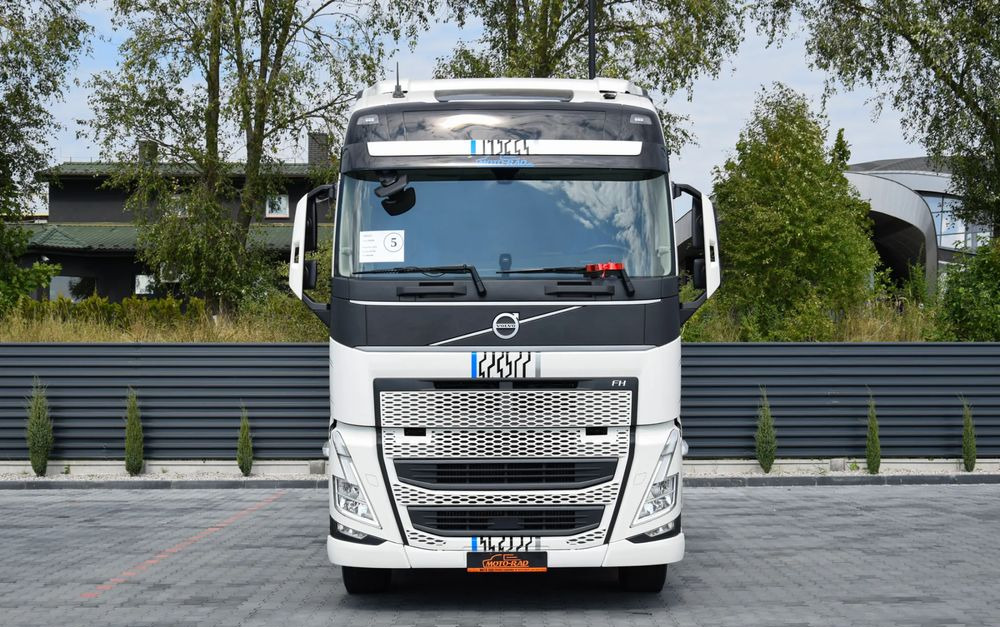 Volvo FH500 / EURO 6 / NOWY MODEL / KLIMATYZACJA POSTOJOWA / ACC / LEDY / 2 ZBIORNIKI PALIWA / FULL SPILERY / 2022 / SERWISOWANY / SPROWADZONY - رأس تريلا: صورة 2 Volvo FH500 / EURO 6 / NOWY MODEL / KLIMATYZACJA POSTOJOWA / ACC / LEDY / 2 ZBIORNIKI PALIWA / FULL SPILERY / 2022 / SERWISOWANY / SPROWADZONY - رأس تريلا: صورة 2