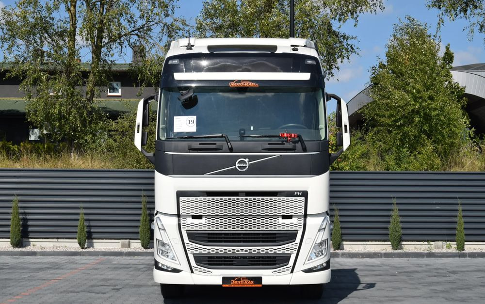 Volvo FH500 / EURO 6 / NOWY MODEL / KLIMATYZACJA POSTOJOWA / ACC / LEDY / 2 ZBIORNIKI PALIWA / FULL SPILERY / 2022 / SERWISOWANY / SPROWADZONY - رأس تريلا: صورة 2 Volvo FH500 / EURO 6 / NOWY MODEL / KLIMATYZACJA POSTOJOWA / ACC / LEDY / 2 ZBIORNIKI PALIWA / FULL SPILERY / 2022 / SERWISOWANY / SPROWADZONY - رأس تريلا: صورة 2