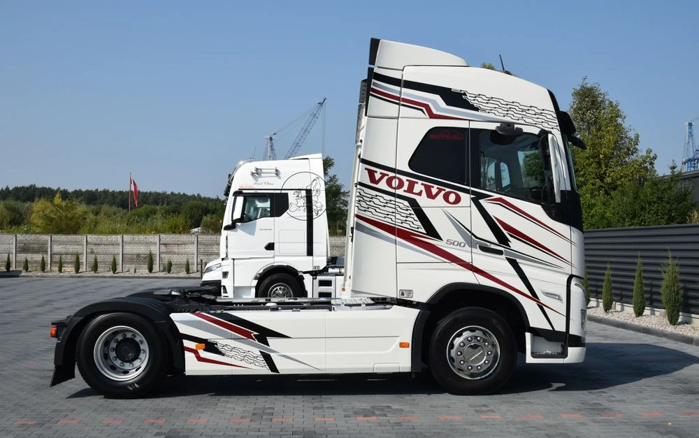 Volvo FH500 / EURO 6 / NOWY MODEL / KLIMATYZACJA POSTOJOWA / ACC / LEDY / 2 ZBIORNIKI PALIWA / FULL SPILERY / 2022 / SERWISOWANY / SPROWADZONY - رأس تريلا: صورة 4 Volvo FH500 / EURO 6 / NOWY MODEL / KLIMATYZACJA POSTOJOWA / ACC / LEDY / 2 ZBIORNIKI PALIWA / FULL SPILERY / 2022 / SERWISOWANY / SPROWADZONY - رأس تريلا: صورة 4