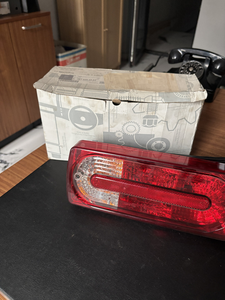 MERCEDES-BENZ G W463 G SERIES TAIL LIGHT - المصابيح الخلفية: صورة 2 MERCEDES-BENZ G W463 G SERIES TAIL LIGHT - المصابيح الخلفية: صورة 2