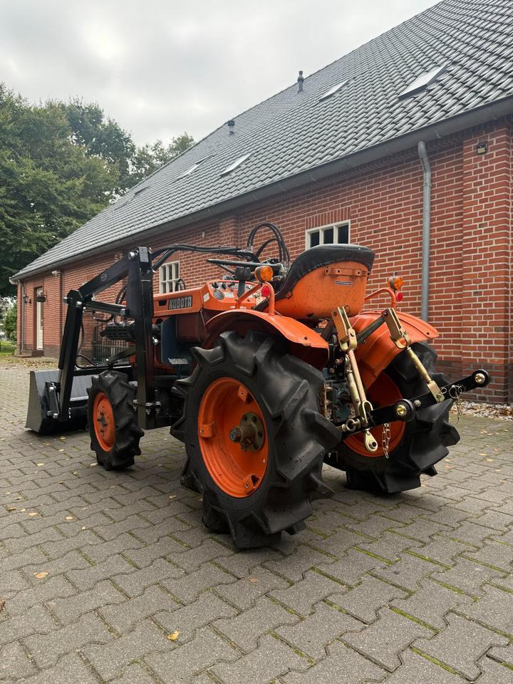 Angebot Kleintraktor Kubota B7001 mit Frontlader - جرار صغير: صورة 3 Angebot Kleintraktor Kubota B7001 mit Frontlader - جرار صغير: صورة 3