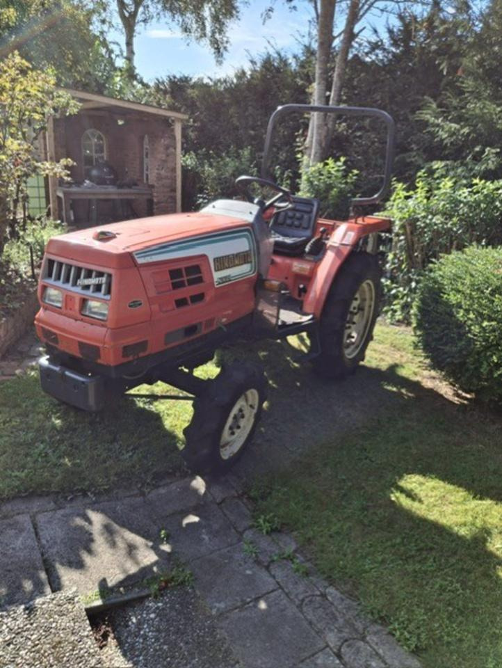 Kleintraktor Hinomoto-Kubota 21 PS - جرار صغير: صورة 1 Kleintraktor Hinomoto-Kubota 21 PS - جرار صغير: صورة 1