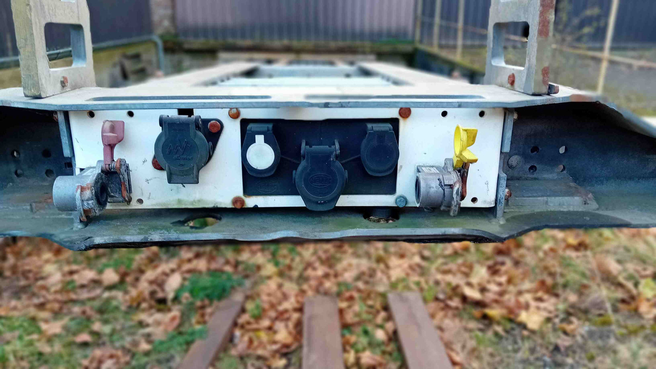 SCHMITZ CARGOBULL châssis porte-conteneur semi-remorque Os - type SGF*3 - adaptable pour conteneur 20' et 40' - ناقل حاوية/ نصف مقطورة بحاوية: صورة 5 SCHMITZ CARGOBULL châssis porte-conteneur semi-remorque Os - type SGF*3 - adaptable pour conteneur 20' et 40' - ناقل حاوية/ نصف مقطورة بحاوية: صورة 5