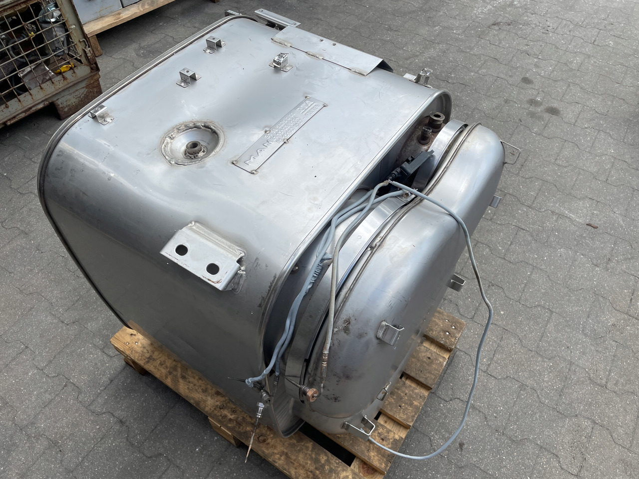 KATALIZATOR MAN TGX TGS EURO 6 DPF TŁUMIK WYDECH 81151036114 - ماسورة العادم - شاحنة: صورة 3 KATALIZATOR MAN TGX TGS EURO 6 DPF TŁUMIK WYDECH 81151036114 - ماسورة العادم - شاحنة: صورة 3