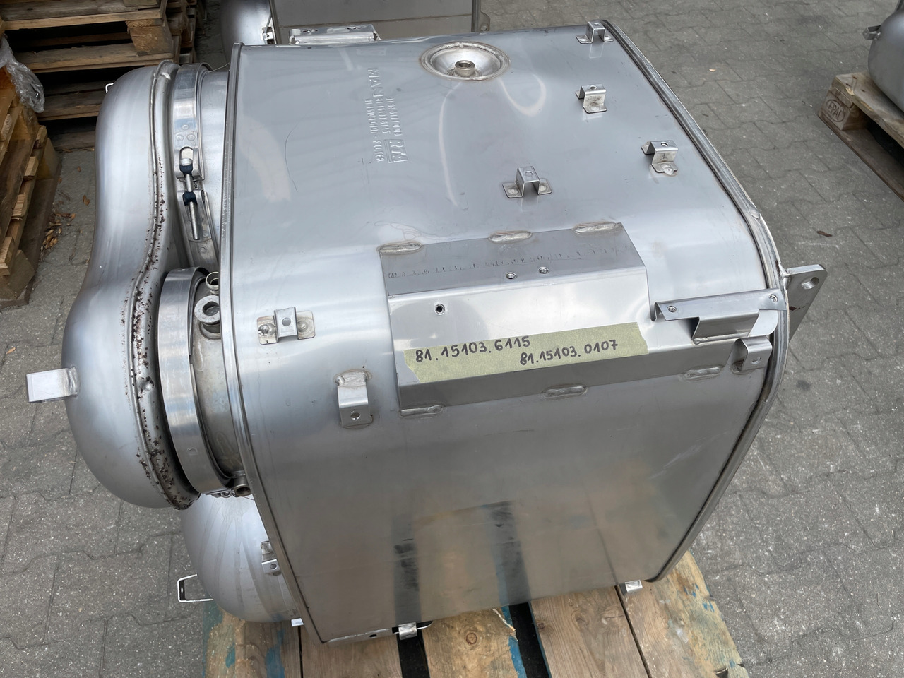 KATALIZATOR MAN TGX TGS EURO 6 DPF TŁUMIK WYDECH 81151036115 - محول حفاز - شاحنة: صورة 1 KATALIZATOR MAN TGX TGS EURO 6 DPF TŁUMIK WYDECH 81151036115 - محول حفاز - شاحنة: صورة 1