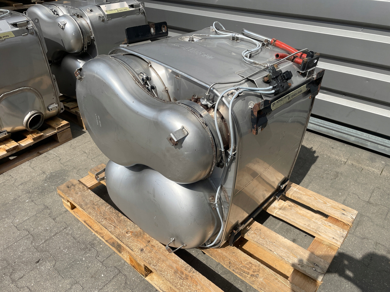 KATALIZATOR MAN TGX TGS EURO 6 DPF TŁUMIK WYDECH 81151036115 - محول حفاز - شاحنة: صورة 1 KATALIZATOR MAN TGX TGS EURO 6 DPF TŁUMIK WYDECH 81151036115 - محول حفاز - شاحنة: صورة 1