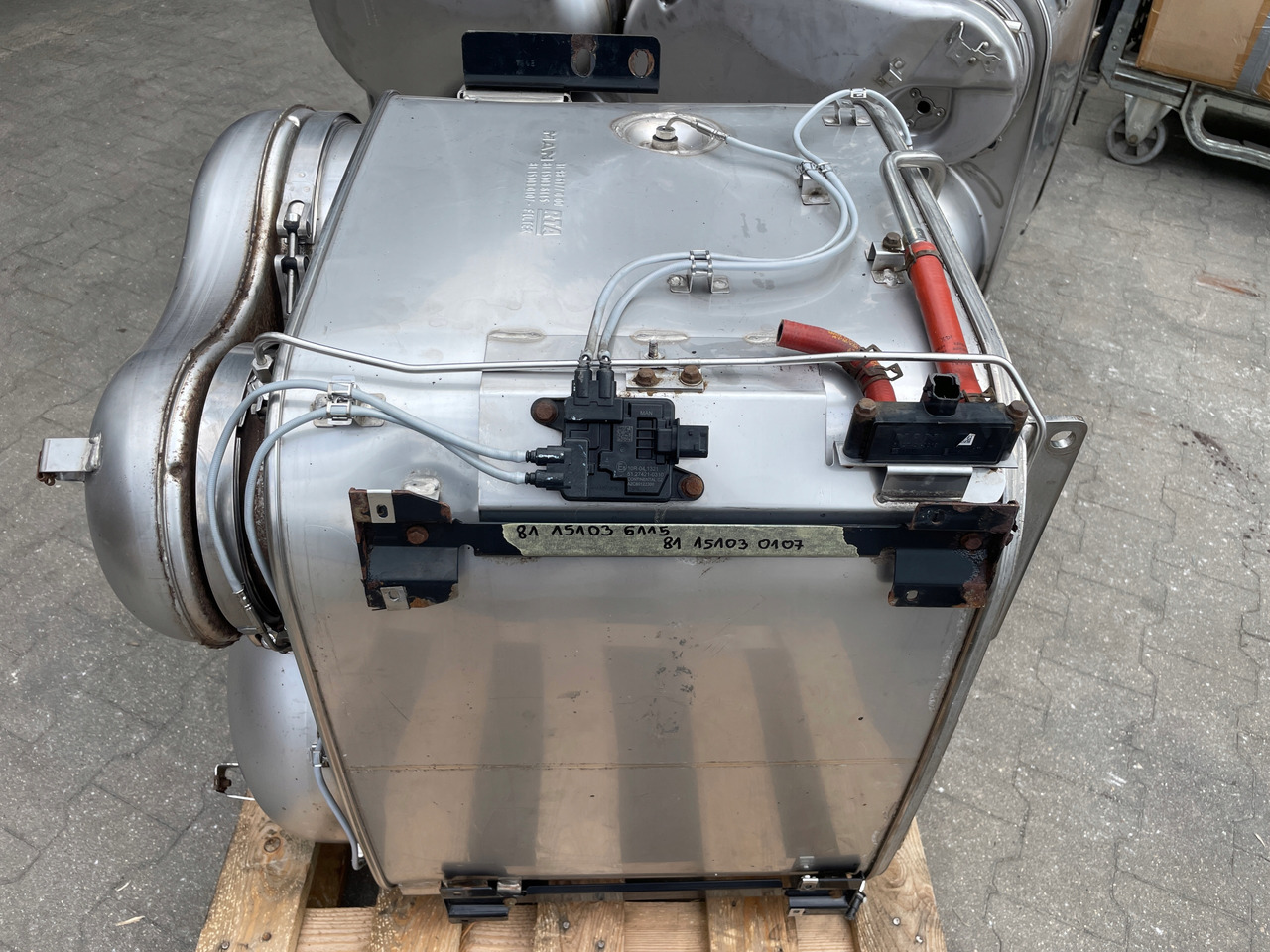 KATALIZATOR MAN TGX TGS EURO 6 DPF TŁUMIK WYDECH 81151036115 - ماسورة العادم - شاحنة: صورة 2 KATALIZATOR MAN TGX TGS EURO 6 DPF TŁUMIK WYDECH 81151036115 - ماسورة العادم - شاحنة: صورة 2