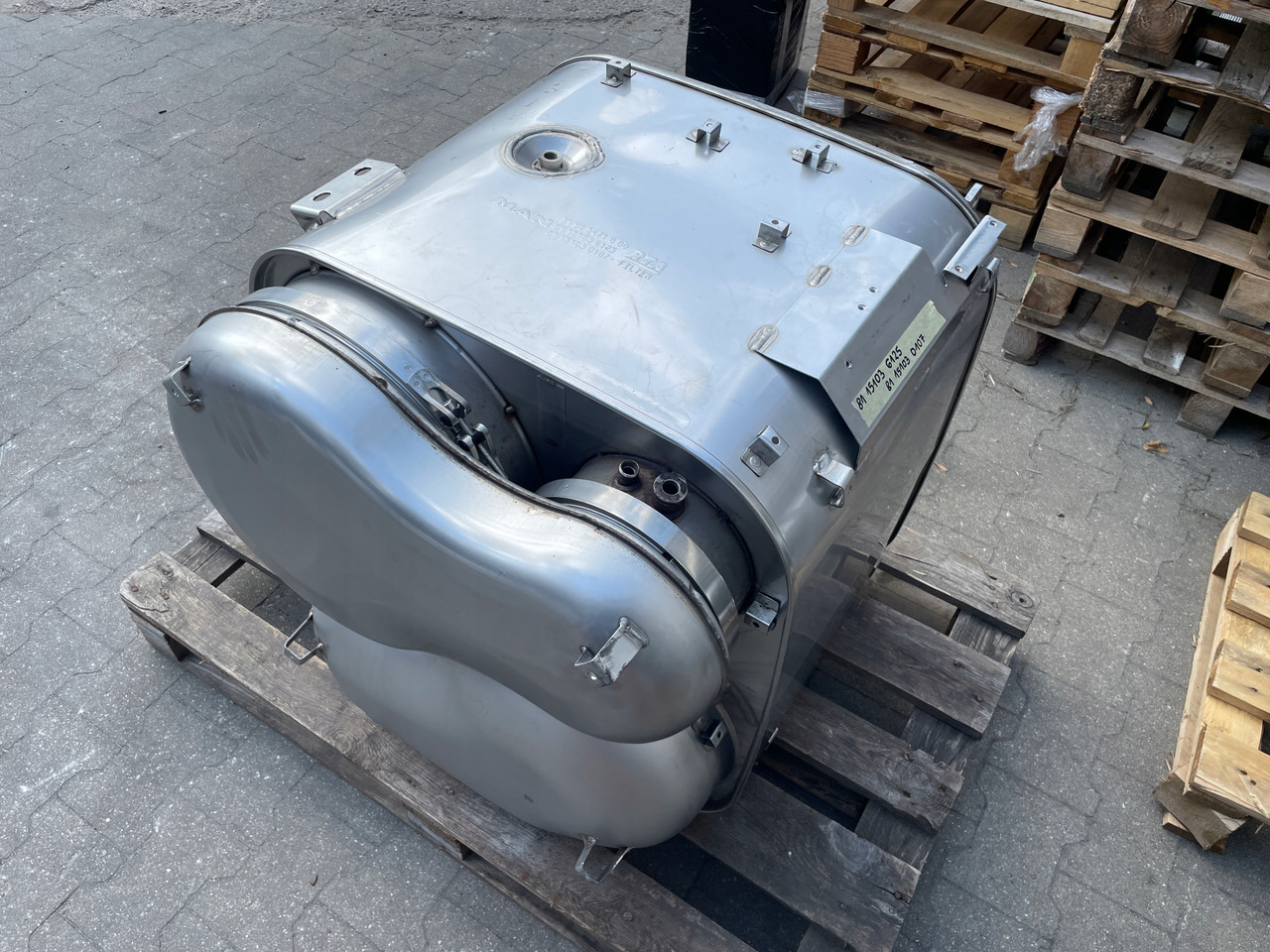 KATALIZATOR MAN TGX TGS EURO 6 DPF TŁUMIK WYDECH 81151036125 - محول حفاز: صورة 3 KATALIZATOR MAN TGX TGS EURO 6 DPF TŁUMIK WYDECH 81151036125 - محول حفاز: صورة 3