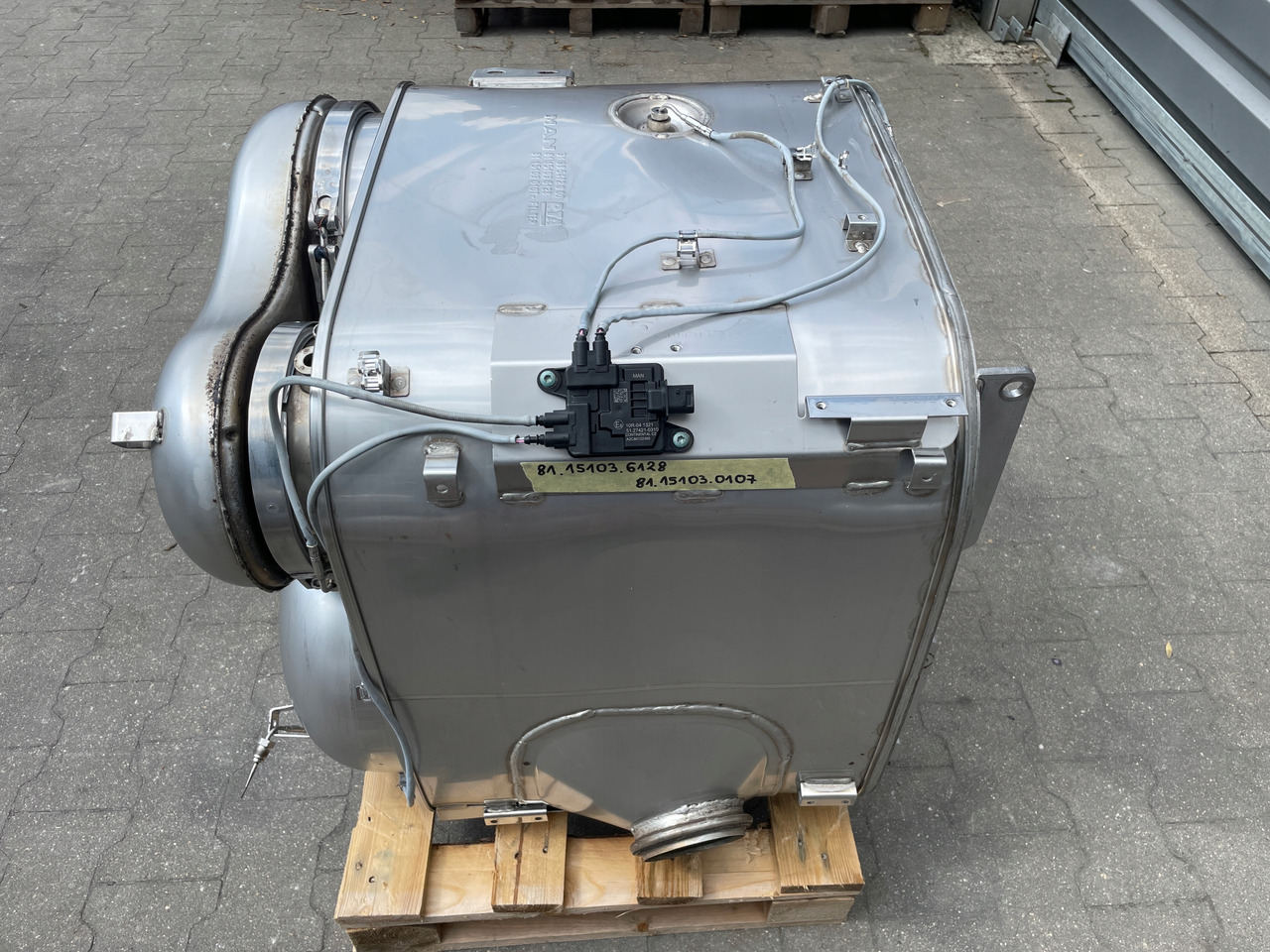 KATALIZATOR MAN TGX TGS EURO 6 DPF TŁUMIK WYDECH 81151036128 - محول حفاز - شاحنة: صورة 1 KATALIZATOR MAN TGX TGS EURO 6 DPF TŁUMIK WYDECH 81151036128 - محول حفاز - شاحنة: صورة 1