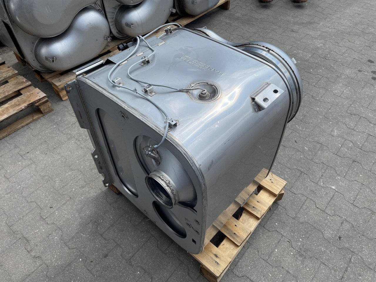 KATALIZATOR MAN TGX TGS EURO 6 DPF TŁUMIK WYDECH 81151036128 - محول حفاز - شاحنة: صورة 4 KATALIZATOR MAN TGX TGS EURO 6 DPF TŁUMIK WYDECH 81151036128 - محول حفاز - شاحنة: صورة 4