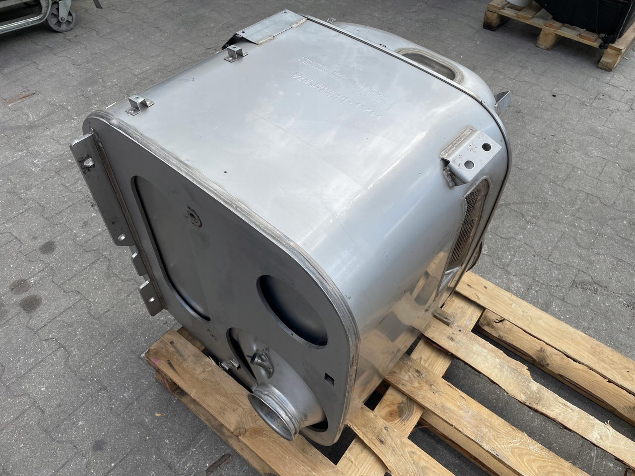 KATALIZATOR MAN TGX TGS EURO 6 DPF TŁUMIK WYDECH 81151036132 - ماسورة العادم - شاحنة: صورة 4 KATALIZATOR MAN TGX TGS EURO 6 DPF TŁUMIK WYDECH 81151036132 - ماسورة العادم - شاحنة: صورة 4