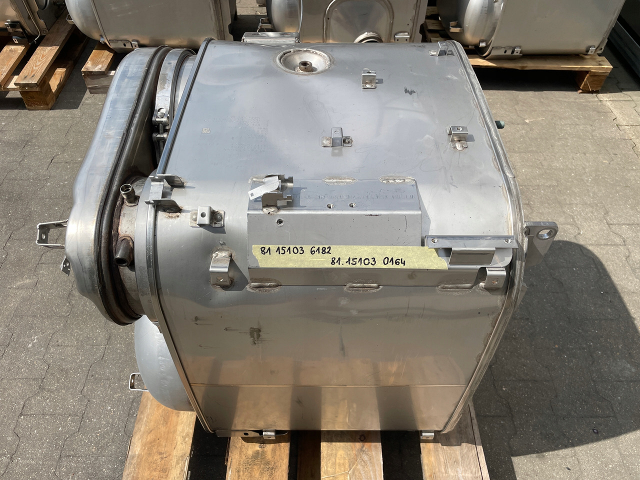 KATALIZATOR MAN TGX TGS EURO 6 DPF TŁUMIK WYDECH 81151036182 - محول حفاز - شاحنة: صورة 1 KATALIZATOR MAN TGX TGS EURO 6 DPF TŁUMIK WYDECH 81151036182 - محول حفاز - شاحنة: صورة 1