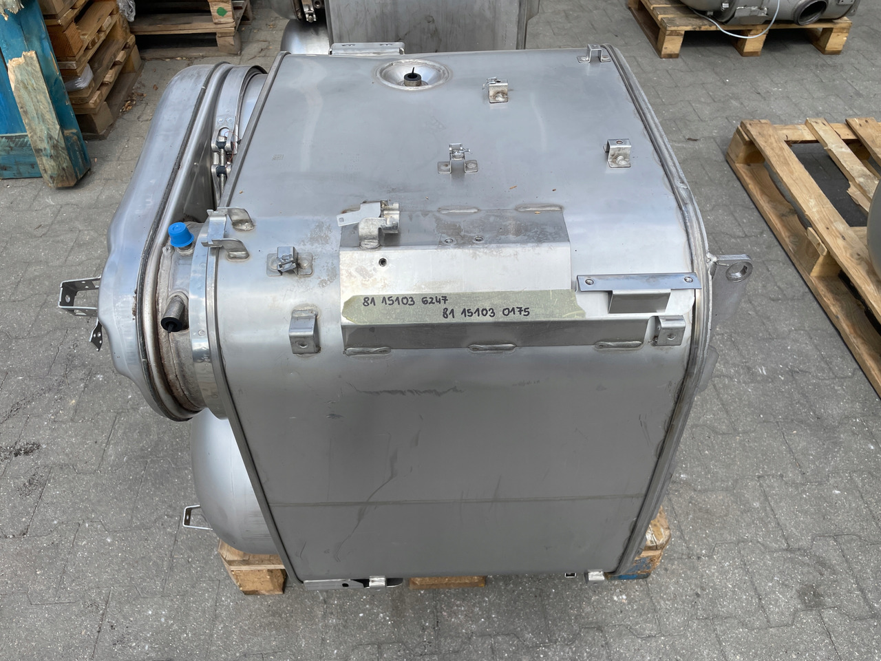 KATALIZATOR MAN TGX TGS EURO 6 DPF TŁUMIK WYDECH 81151036247 - محول حفاز: صورة 1 KATALIZATOR MAN TGX TGS EURO 6 DPF TŁUMIK WYDECH 81151036247 - محول حفاز: صورة 1