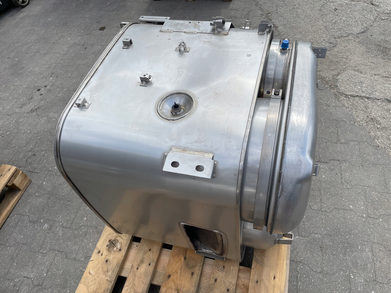 KATALIZATOR MAN TGX TGS EURO 6 DPF TŁUMIK WYDECH 81151036247 - محول حفاز: صورة 3 KATALIZATOR MAN TGX TGS EURO 6 DPF TŁUMIK WYDECH 81151036247 - محول حفاز: صورة 3