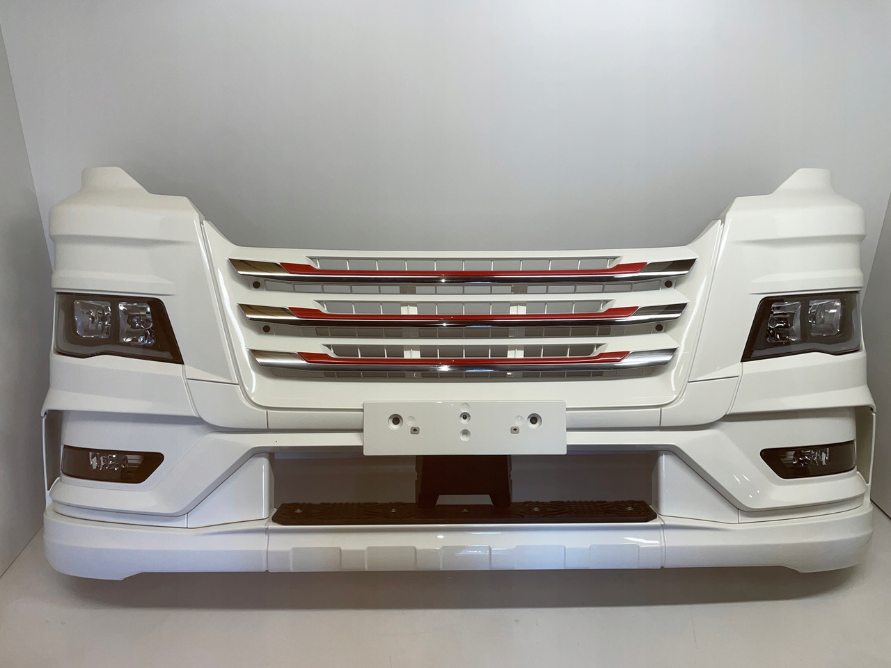 KOMPLETNY ZDERZAK MAN TG3 TGX3 TGX 3 ORYGINALNY KOLOR RAL 9010 - مصد - شاحنة: صورة 1 KOMPLETNY ZDERZAK MAN TG3 TGX3 TGX 3 ORYGINALNY KOLOR RAL 9010 - مصد - شاحنة: صورة 1