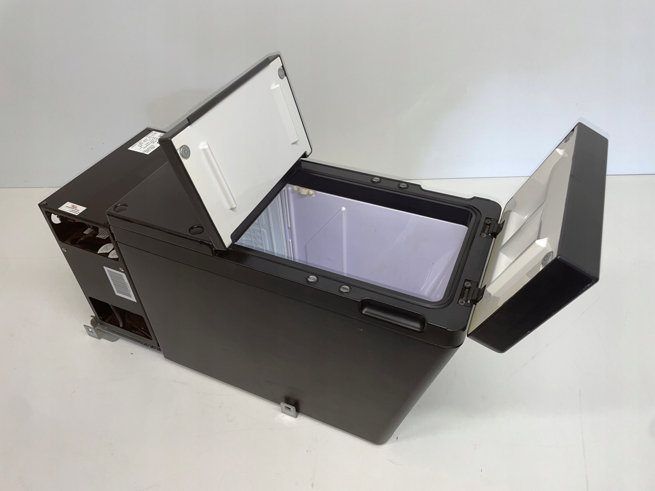 LODÓWKA CHŁODZIARKA IVECO STRALIS INTEL B 504195453 - الكابينة والداخلية - شاحنة: صورة 1 LODÓWKA CHŁODZIARKA IVECO STRALIS INTEL B 504195453 - الكابينة والداخلية - شاحنة: صورة 1