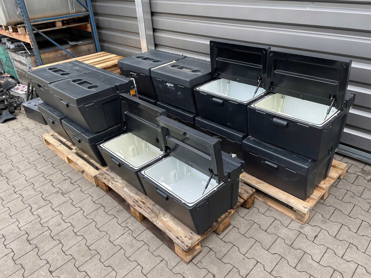 LODÓWKA IVECO HI-WAY HI WAY STRALIS - الكابينة والداخلية - شاحنة: صورة 4 LODÓWKA IVECO HI-WAY HI WAY STRALIS - الكابينة والداخلية - شاحنة: صورة 4