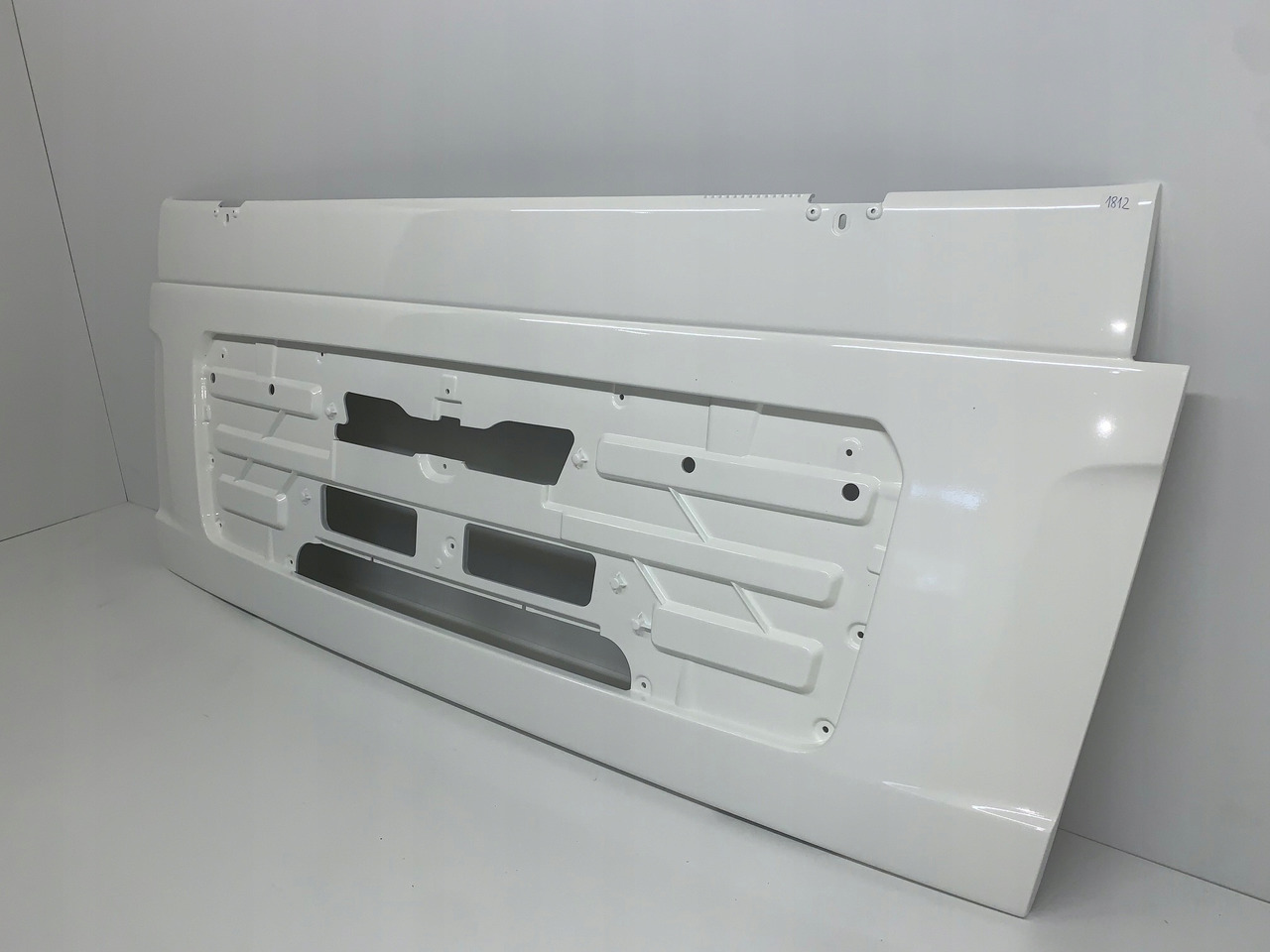 MASKA ATRAPA GRILL MAN TGL TGM NR 1812 - غطاء السيارة - شاحنة: صورة 2 MASKA ATRAPA GRILL MAN TGL TGM NR 1812 - غطاء السيارة - شاحنة: صورة 2