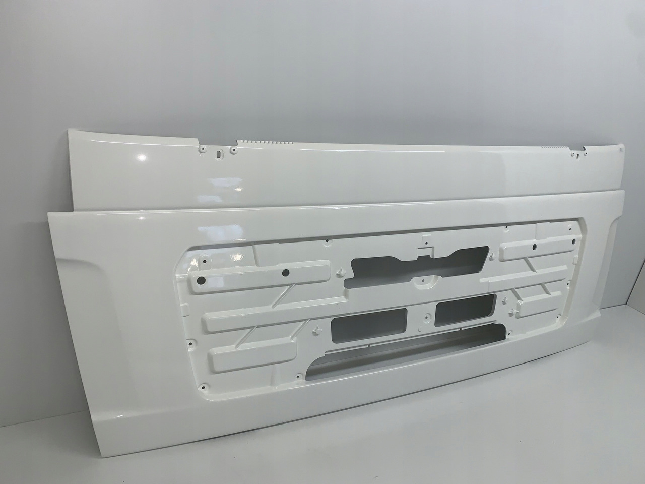 MASKA ATRAPA GRILL MAN TGL TGM NR 1812 - غطاء السيارة - شاحنة: صورة 3 MASKA ATRAPA GRILL MAN TGL TGM NR 1812 - غطاء السيارة - شاحنة: صورة 3