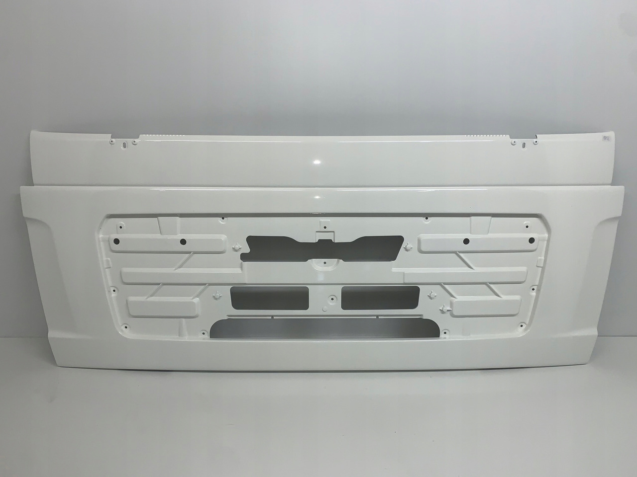 MASKA ATRAPA GRILL MAN TGL TGM NR 1812 - غطاء السيارة - شاحنة: صورة 1 MASKA ATRAPA GRILL MAN TGL TGM NR 1812 - غطاء السيارة - شاحنة: صورة 1