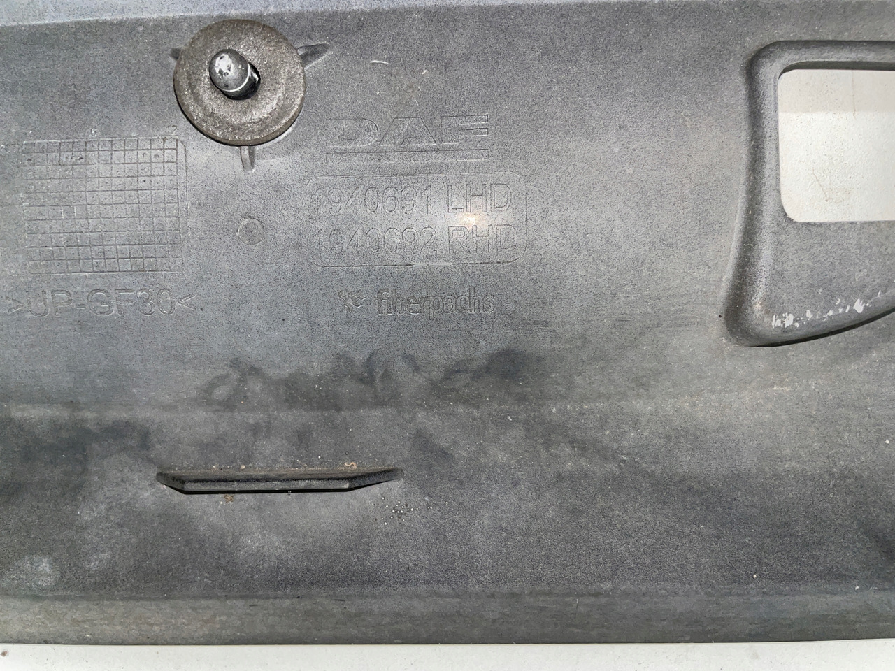 PODSZYBIE DAF MASKOWNICA OSŁONA DAF XF EURO 6 1940691 - الزجاج الأمامي - شاحنة: صورة 4 PODSZYBIE DAF MASKOWNICA OSŁONA DAF XF EURO 6 1940691 - الزجاج الأمامي - شاحنة: صورة 4