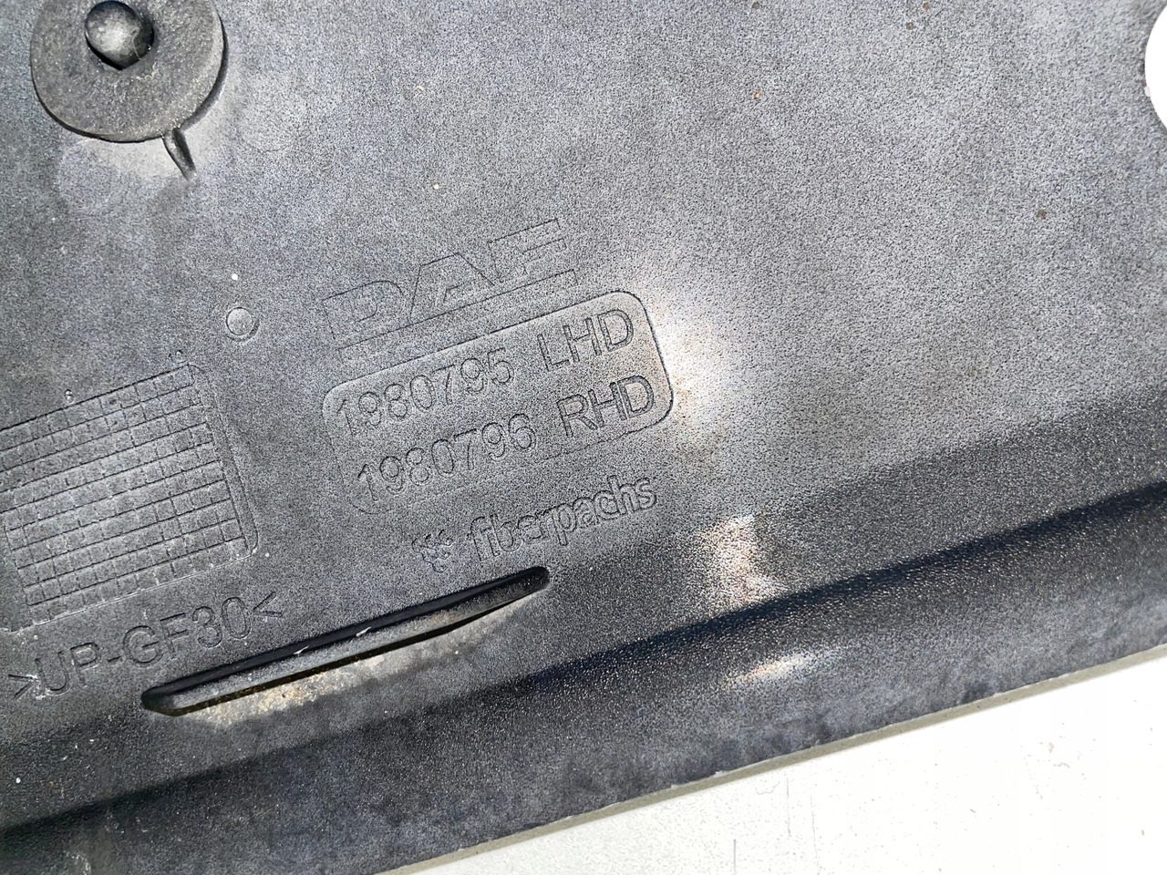 PODSZYBIE OSŁONA MASKOWNICA DAF CF 1980795 - الزجاج الأمامي - شاحنة: صورة 5 PODSZYBIE OSŁONA MASKOWNICA DAF CF 1980795 - الزجاج الأمامي - شاحنة: صورة 5