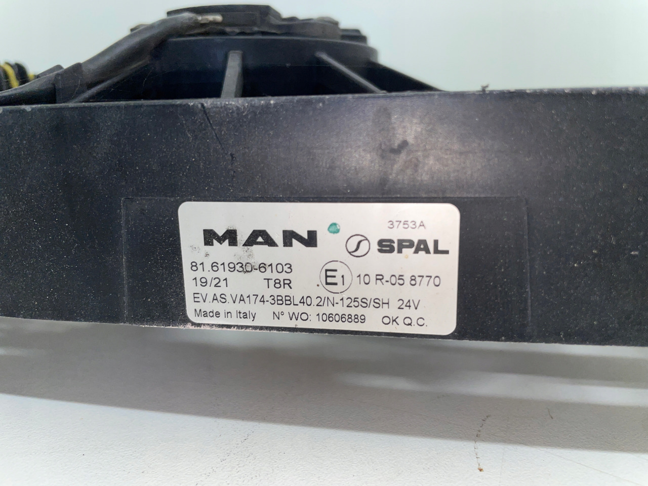 WENTYLATOR CHŁODNICY KLIMATYZACJI MAN TGX TGS 3 TG3 81619306103 - الحرارة/ التهوية - شاحنة: صورة 4 WENTYLATOR CHŁODNICY KLIMATYZACJI MAN TGX TGS 3 TG3 81619306103 - الحرارة/ التهوية - شاحنة: صورة 4