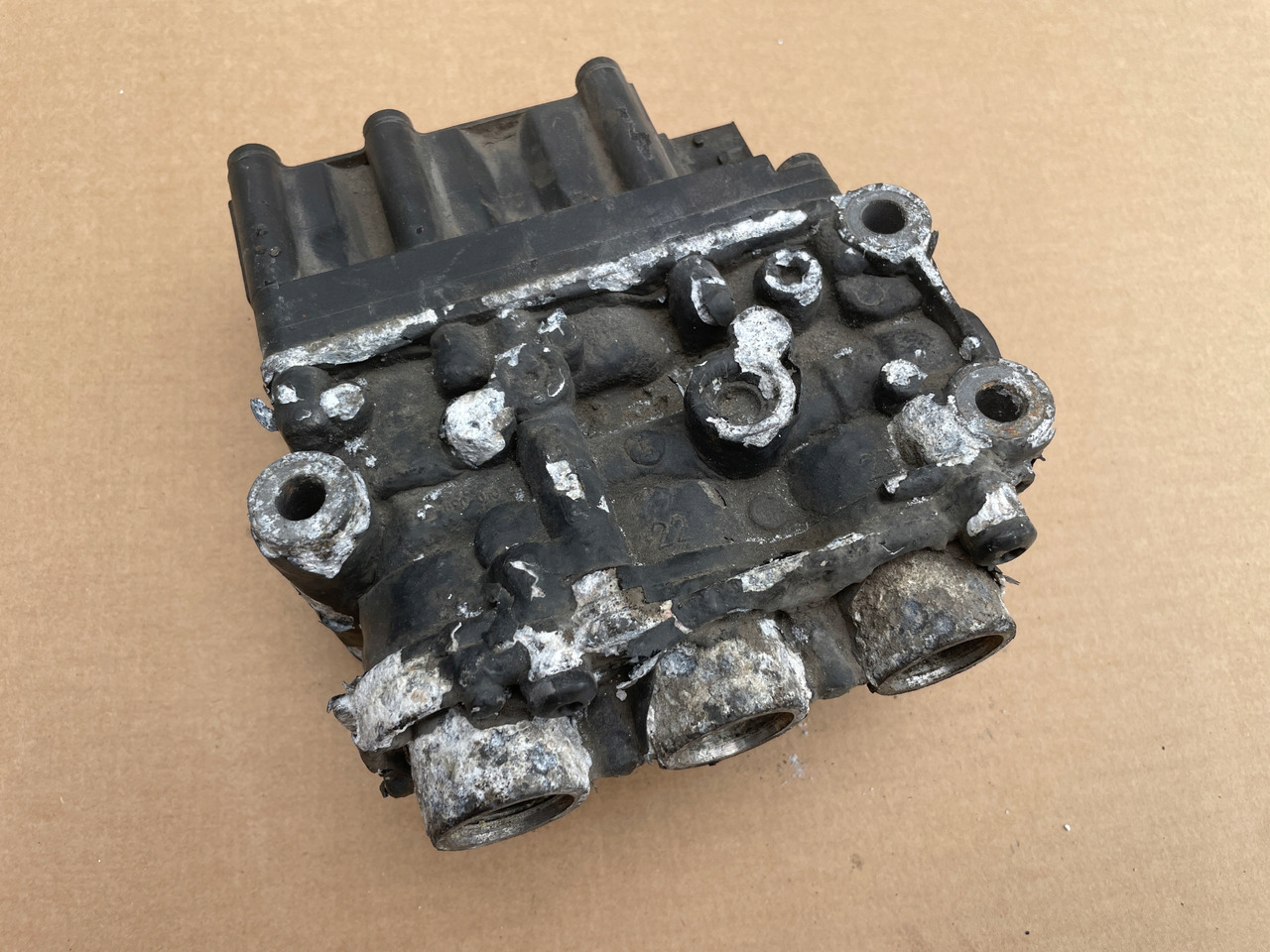 ZAWÓR PODUSZEK MERCEDES ACTROS MP 4 MP4 A0013270725 - صمام الفرامل - شاحنة: صورة 3 ZAWÓR PODUSZEK MERCEDES ACTROS MP 4 MP4 A0013270725 - صمام الفرامل - شاحنة: صورة 3