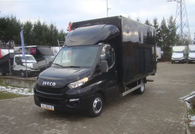 Iveco DAILY 35 C 15 3.0TDI FIRANA Z PRAWEJ STRONY 3.5T DMC WINDA - شاحنة بصندوق مغلق: صورة 1 Iveco DAILY 35 C 15 3.0TDI FIRANA Z PRAWEJ STRONY 3.5T DMC WINDA - شاحنة بصندوق مغلق: صورة 1