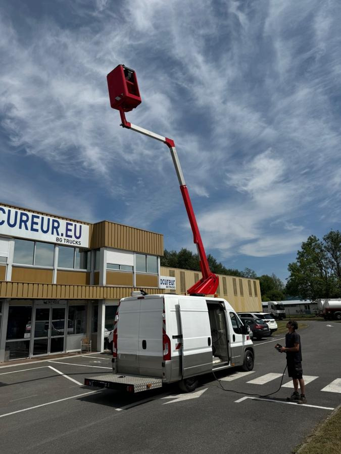 Citroën Jumper - منصة جومحمولةية, شاحنة توصيل مغلقة: صورة 2 Citroën Jumper - منصة جومحمولةية, شاحنة توصيل مغلقة: صورة 2