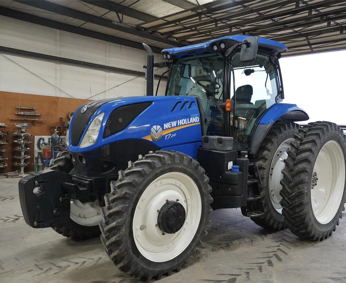 NEW HOLLAND T7.210 - جرار: صورة 1 NEW HOLLAND T7.210 - جرار: صورة 1