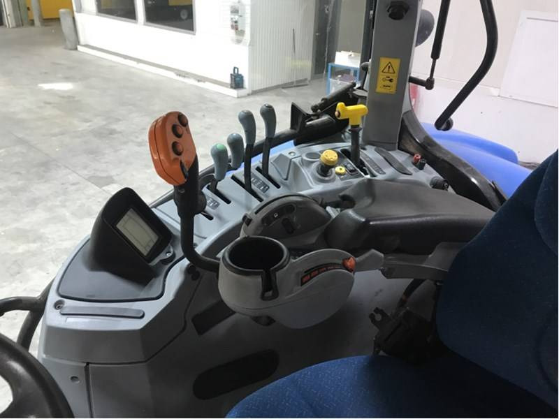 New Holland T7.250 - جرار: صورة 5 New Holland T7.250 - جرار: صورة 5