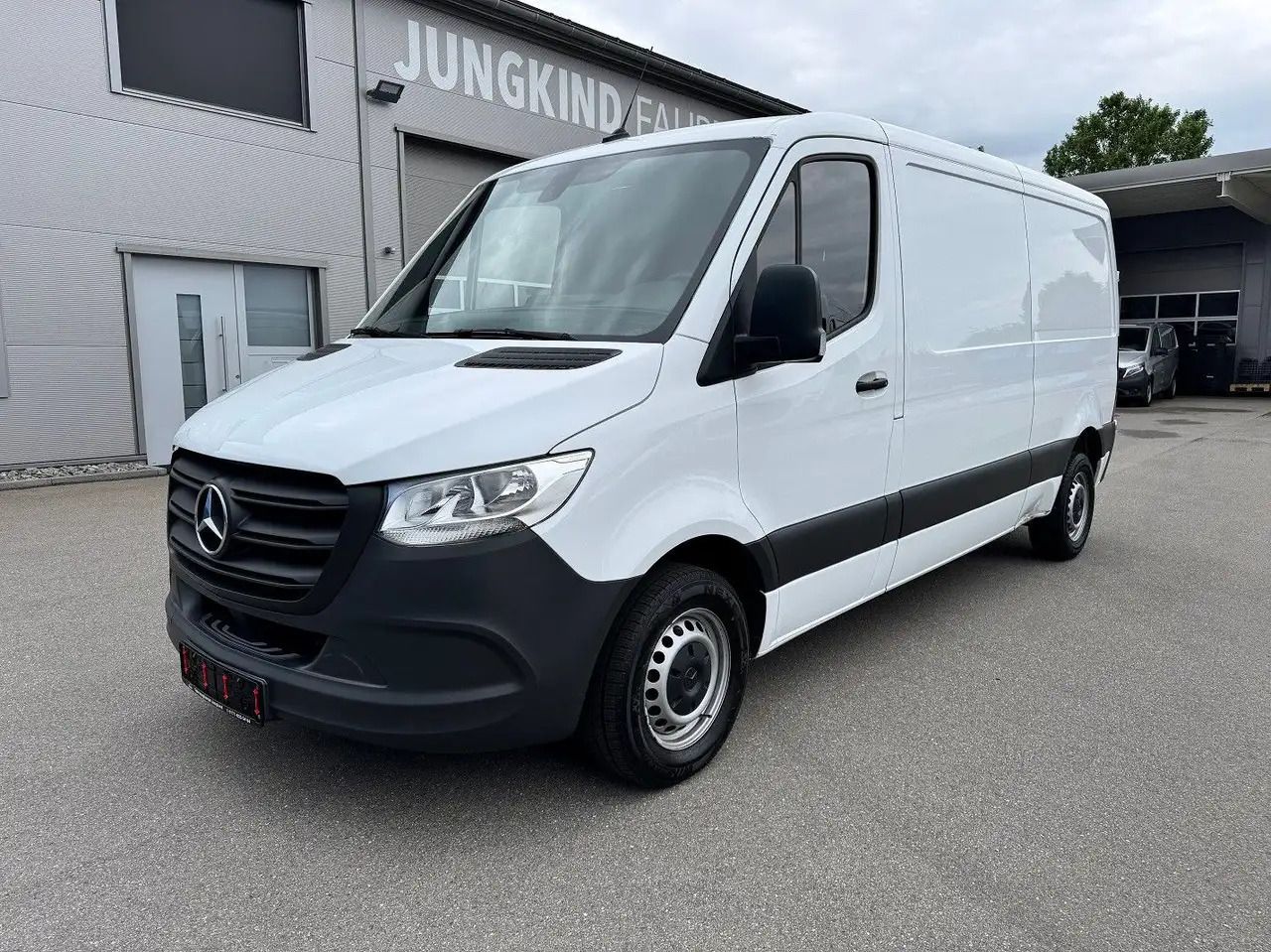 Mercedes-Benz Sprinter 215 CDI Flach Lang Klima FWD - فان: صورة 1 Mercedes-Benz Sprinter 215 CDI Flach Lang Klima FWD - فان: صورة 1
