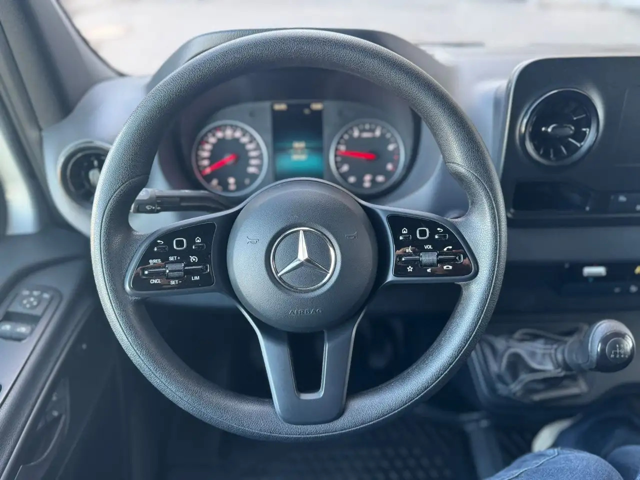 Mercedes-Benz Sprinter 317 CDI Maxi Lang Silber Klima MBUX AHK - فان: صورة 4 Mercedes-Benz Sprinter 317 CDI Maxi Lang Silber Klima MBUX AHK - فان: صورة 4