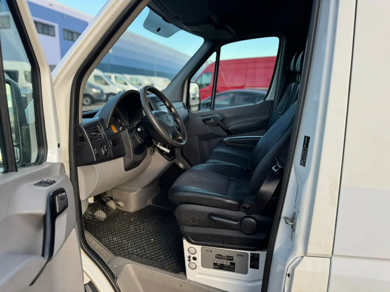 Mercedes-Benz Sprinter 319 CDI Maxi Lang XXL Extralang Mixto - فان: صورة 3 Mercedes-Benz Sprinter 319 CDI Maxi Lang XXL Extralang Mixto - فان: صورة 3