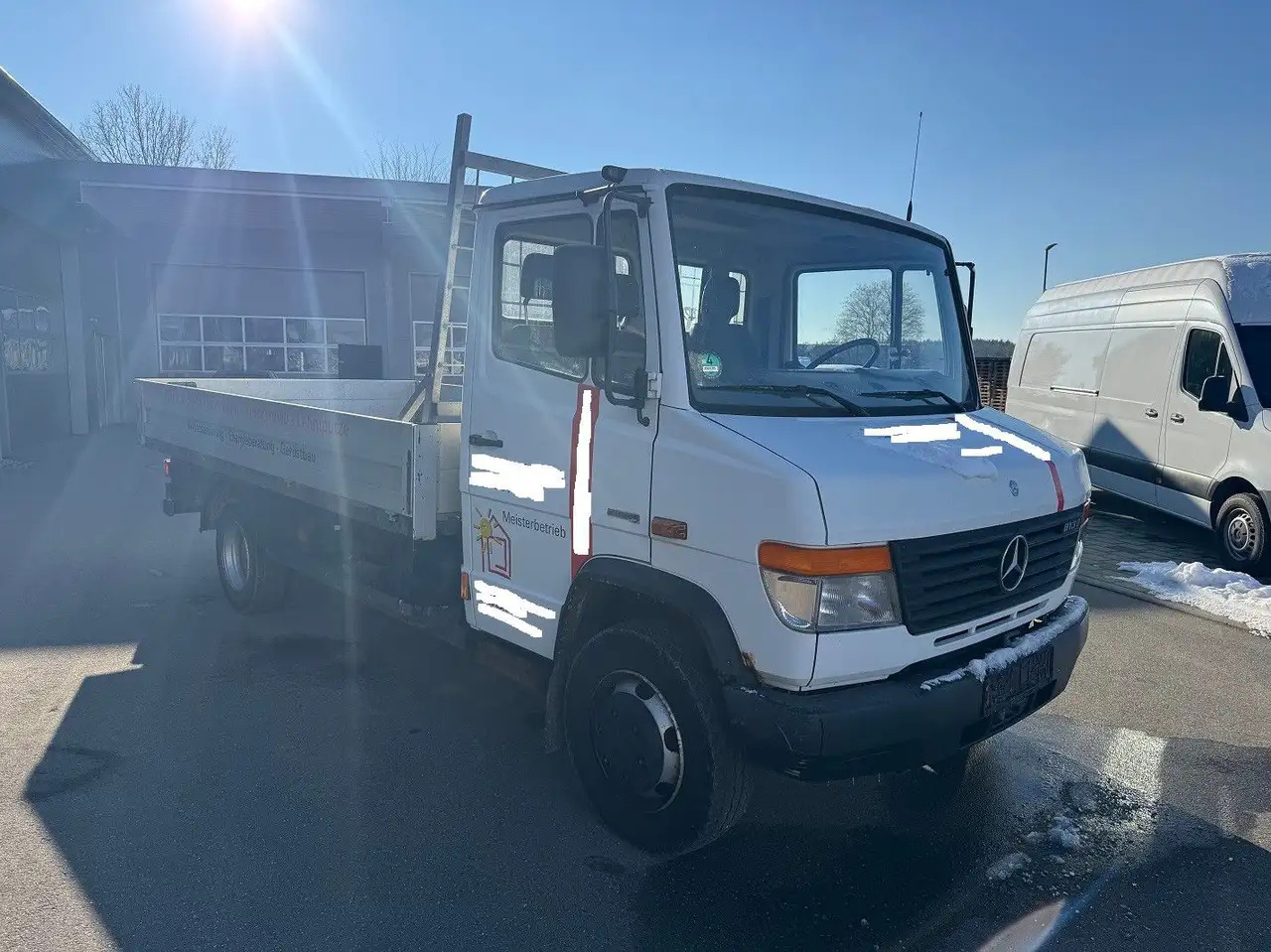 Mercedes-Benz Vario 813D Pritsche Lang AHK - شاحنة قلاب: صورة 2 Mercedes-Benz Vario 813D Pritsche Lang AHK - شاحنة قلاب: صورة 2