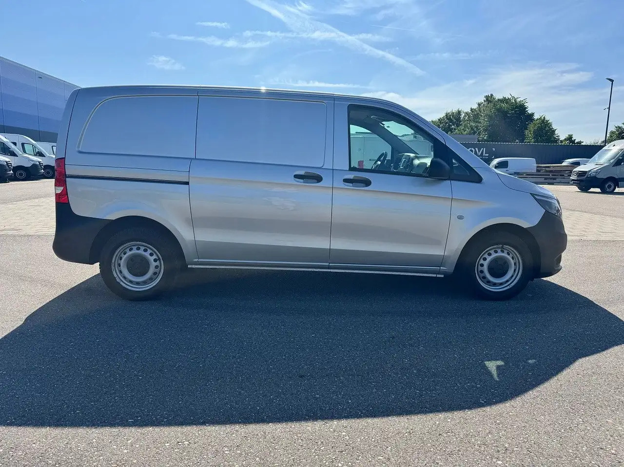 Mercedes-Benz Vito 114 CDI Kompakt Silber Bott - فان: صورة 4 Mercedes-Benz Vito 114 CDI Kompakt Silber Bott - فان: صورة 4