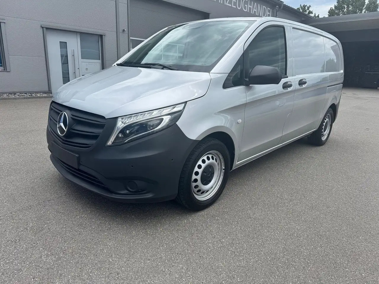 Mercedes-Benz Vito 114 CDI Kompakt Silber Klima Bott - فان: صورة 1 Mercedes-Benz Vito 114 CDI Kompakt Silber Klima Bott - فان: صورة 1