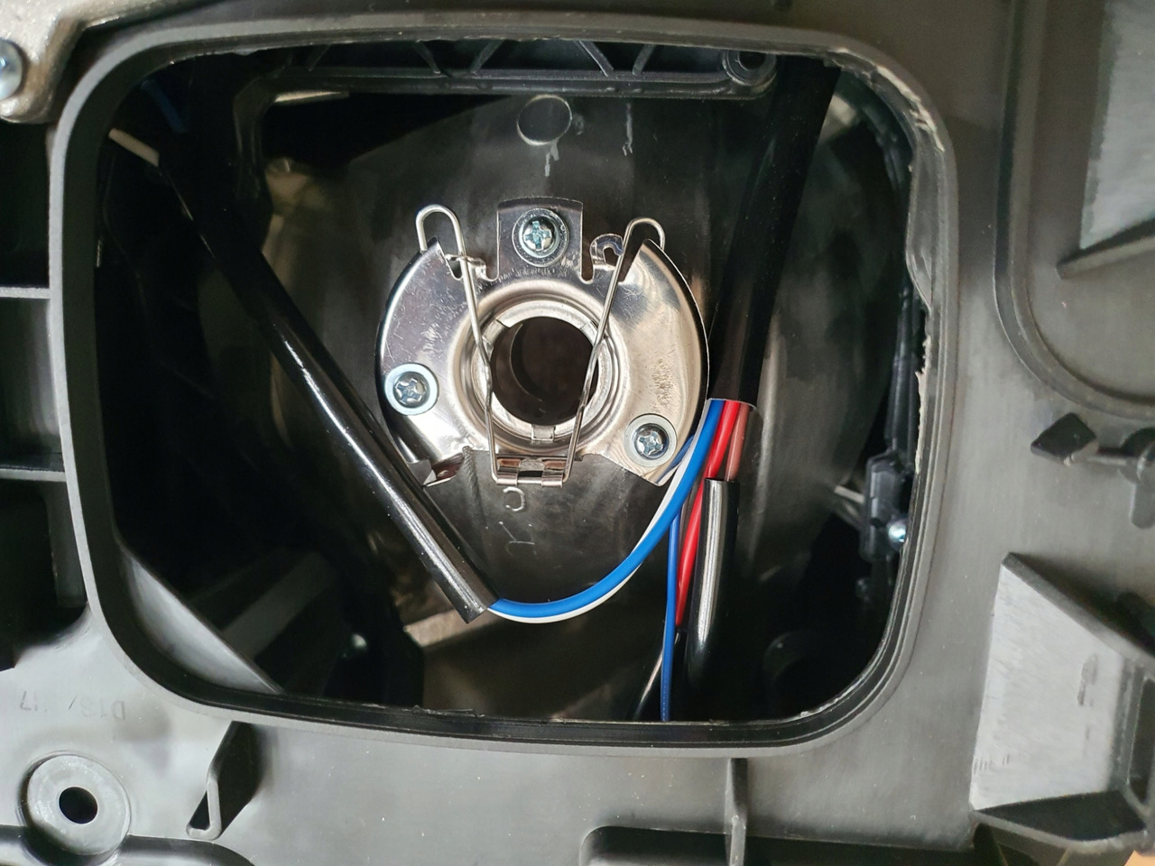 NOWY REFLEKTOR VOLVO FH4 PRAWY - المصابيح الأمامية - شاحنة: صورة 5 NOWY REFLEKTOR VOLVO FH4 PRAWY - المصابيح الأمامية - شاحنة: صورة 5