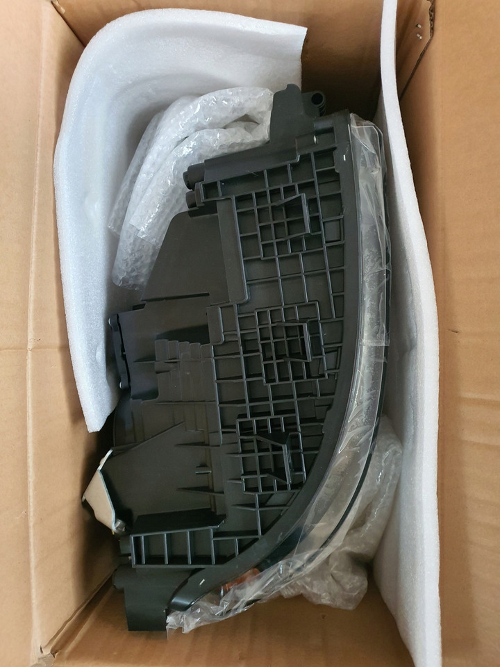 NOWY REFLEKTOR VOLVO FH4 PRAWY - المصابيح الأمامية - شاحنة: صورة 3 NOWY REFLEKTOR VOLVO FH4 PRAWY - المصابيح الأمامية - شاحنة: صورة 3