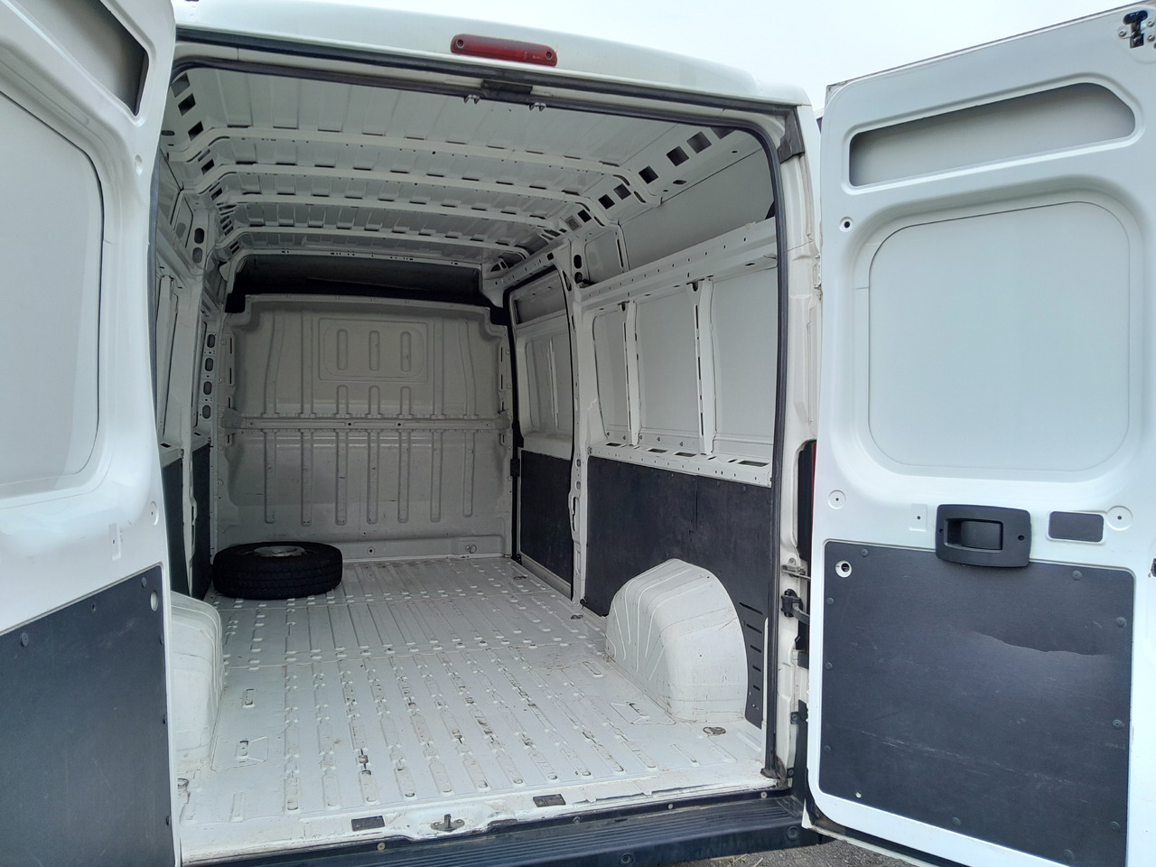 PEUGEOT BOXER 2.2 BlueHDI 350 FT L3H2 Pro - شاحنة بصندوق مغلق: صورة 4 PEUGEOT BOXER 2.2 BlueHDI 350 FT L3H2 Pro - شاحنة بصندوق مغلق: صورة 4