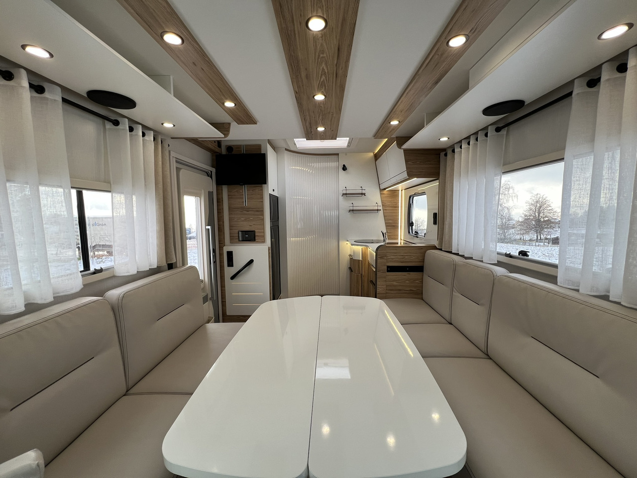 Pilote Pacific P696D Hubbett - Solar - Markise - موتر هوم شبه متكامل: صورة 4 Pilote Pacific P696D Hubbett - Solar - Markise - موتر هوم شبه متكامل: صورة 4