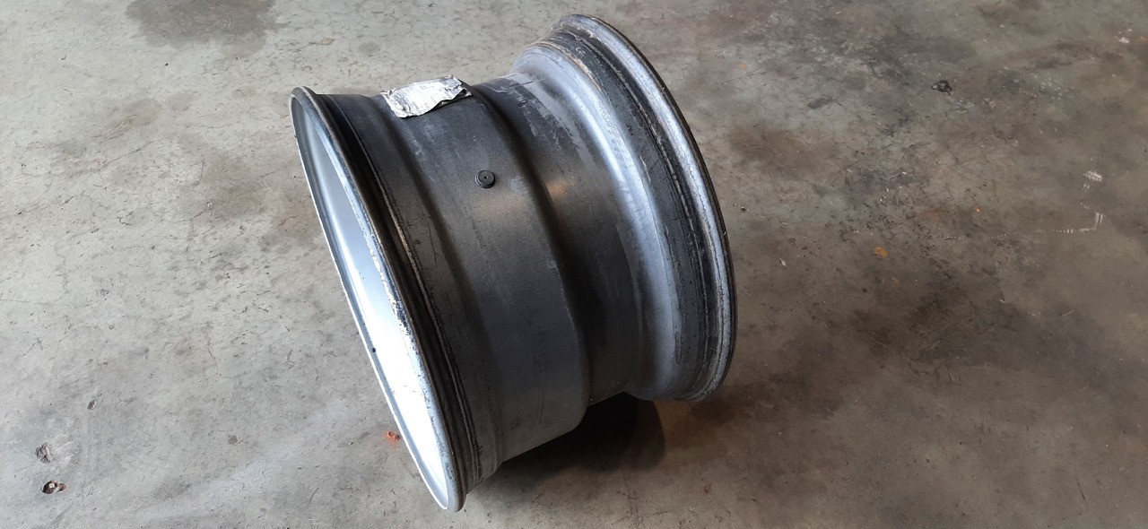 Gebrauchte Felgen 14 x 22,5 für Reifengröße 445 x 65 x 22,5, Artikel - Nr. : 99.99999 - 9999 - الجنوط - شاحنة: صورة 4 Gebrauchte Felgen 14 x 22,5 für Reifengröße 445 x 65 x 22,5, Artikel - Nr. : 99.99999 - 9999 - الجنوط - شاحنة: صورة 4