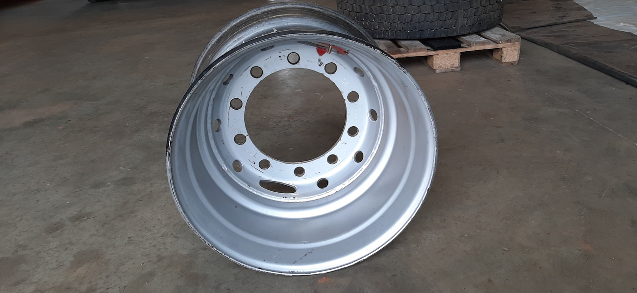 Gebrauchte Felgen 14 x 22,5 für Reifengröße 445 x 65 x 22,5, Artikel - Nr. : 99.99999 - 9999 - الجنوط - شاحنة: صورة 3 Gebrauchte Felgen 14 x 22,5 für Reifengröße 445 x 65 x 22,5, Artikel - Nr. : 99.99999 - 9999 - الجنوط - شاحنة: صورة 3