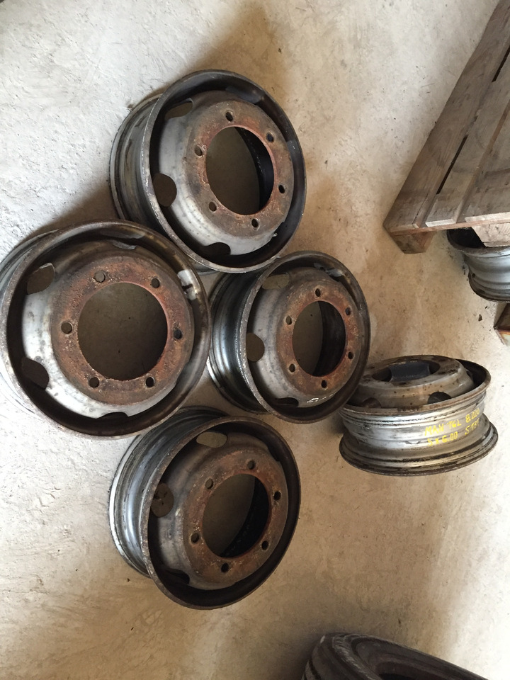 Gebrauchte Felgen 5 J x 6,00 für Reifengröße 215 x 75 x 17,5, Artikel - Nr. : 99.99999 - 9999 - الجنوط - شاحنة: صورة 2 Gebrauchte Felgen 5 J x 6,00 für Reifengröße 215 x 75 x 17,5, Artikel - Nr. : 99.99999 - 9999 - الجنوط - شاحنة: صورة 2