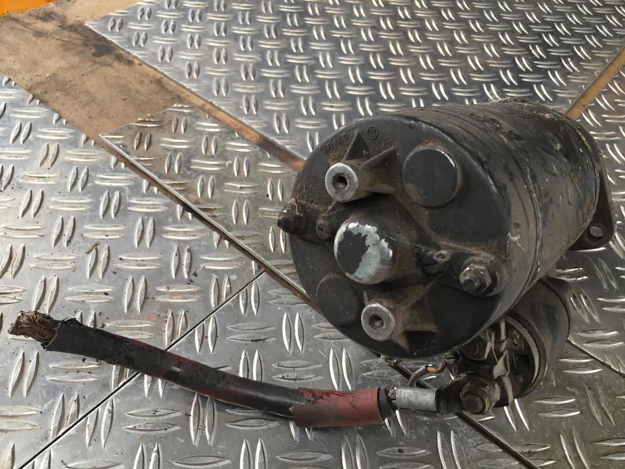 Gebrauchter Anlasser Magirus Deutz, Motor Typ 5 L912, Artikel - Nr. : 0 001 368 001 - بادئ التشغيل - شاحنة: صورة 2 Gebrauchter Anlasser Magirus Deutz, Motor Typ 5 L912, Artikel - Nr. : 0 001 368 001 - بادئ التشغيل - شاحنة: صورة 2