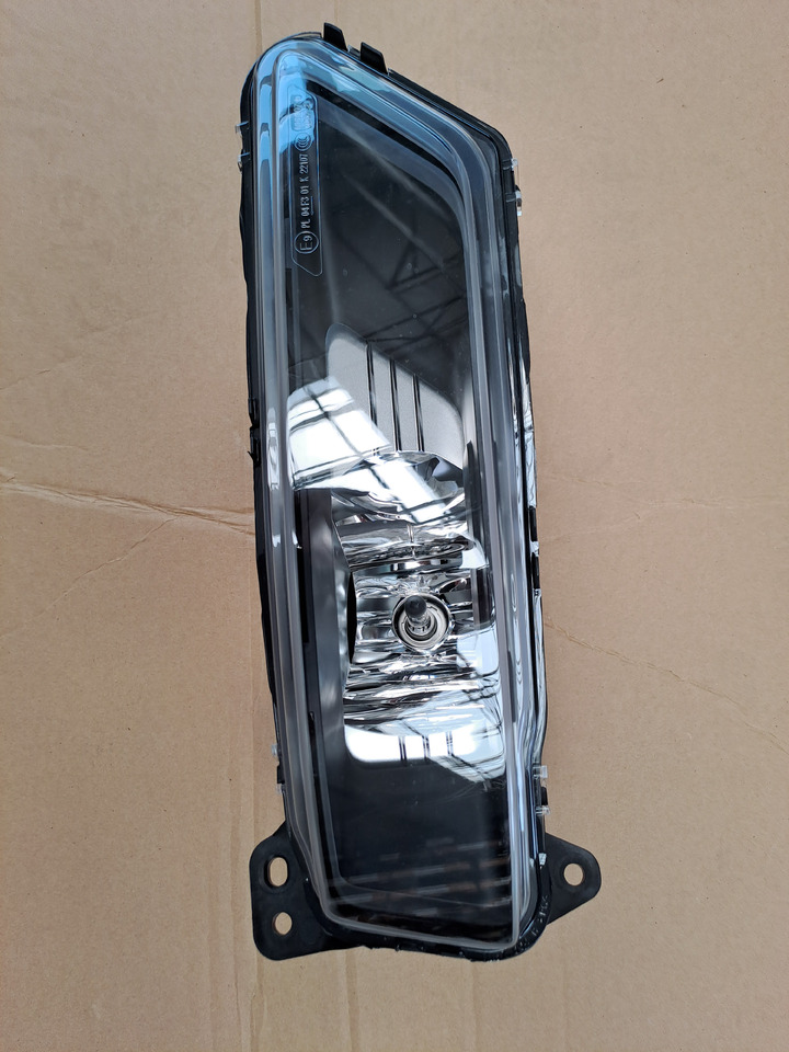 Neuwertiger Nebelscheinwerfer MAN TG3 rechts, Artikel - Nr. : 81.25204 - 0002 / 0001 - مصابيح الضباب - شاحنة: صورة 1 Neuwertiger Nebelscheinwerfer MAN TG3 rechts, Artikel - Nr. : 81.25204 - 0002 / 0001 - مصابيح الضباب - شاحنة: صورة 1