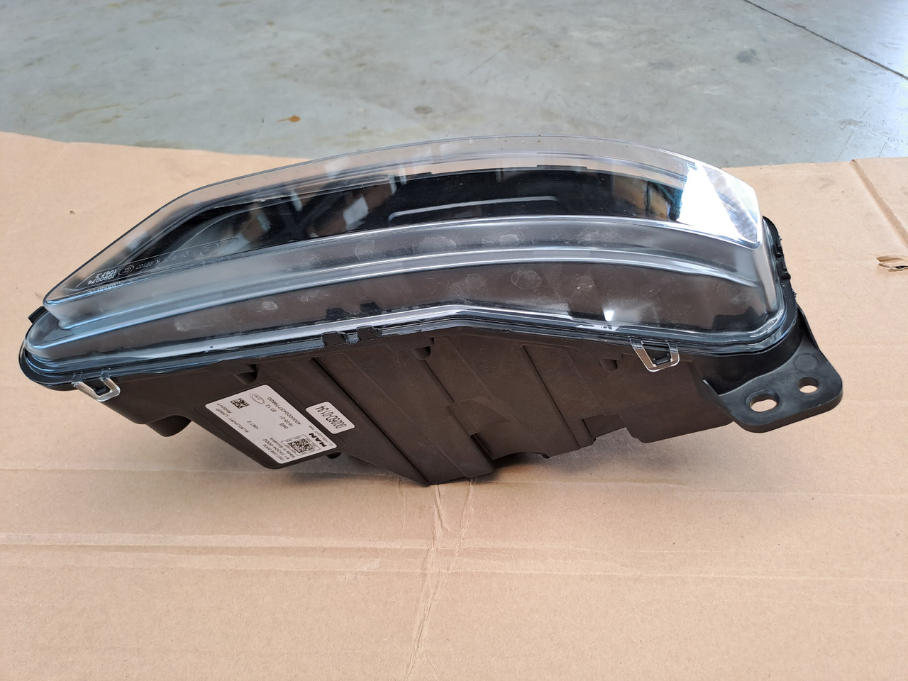 مصابيح الضباب - شاحنة Neuwertiger Nebelscheinwerfer MAN TG3 rechts, Artikel - Nr. : 81.25204 - 0002 / 0001: صورة 6 مصابيح الضباب - شاحنة Neuwertiger Nebelscheinwerfer MAN TG3 rechts, Artikel - Nr. : 81.25204 - 0002 / 0001: صورة 6